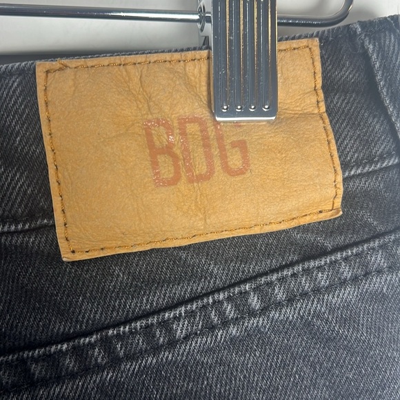 Urban Outfitters BDG High Rise Black Washed Mom Jeans Size 27 - Picture 11 of 12